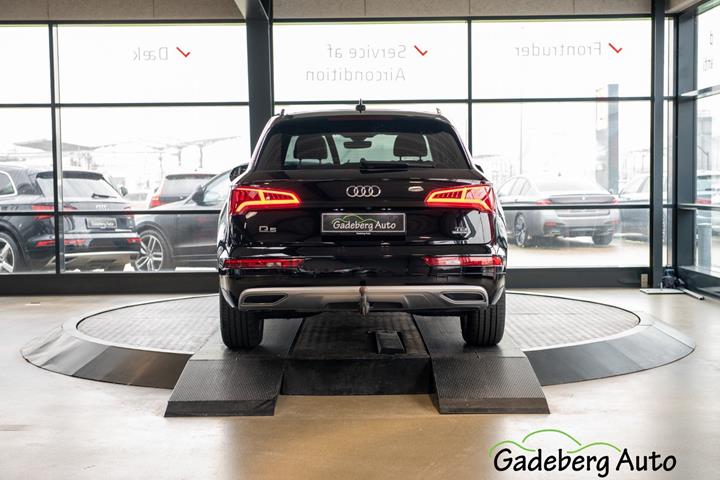 Sort Audi Q5 fra 2017