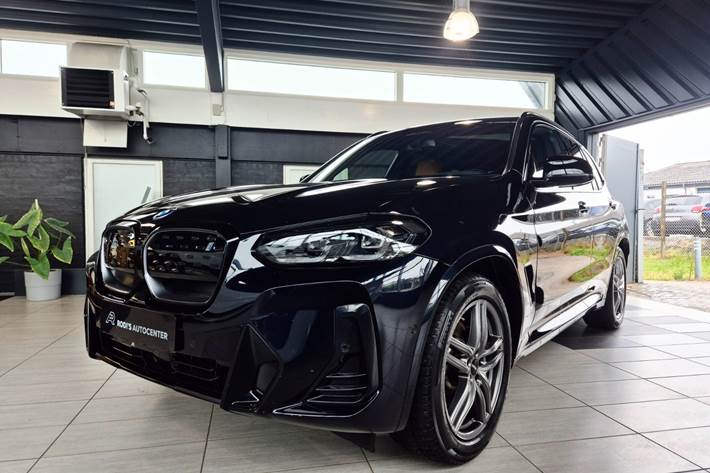 Blå BMW iX3 fra 2024