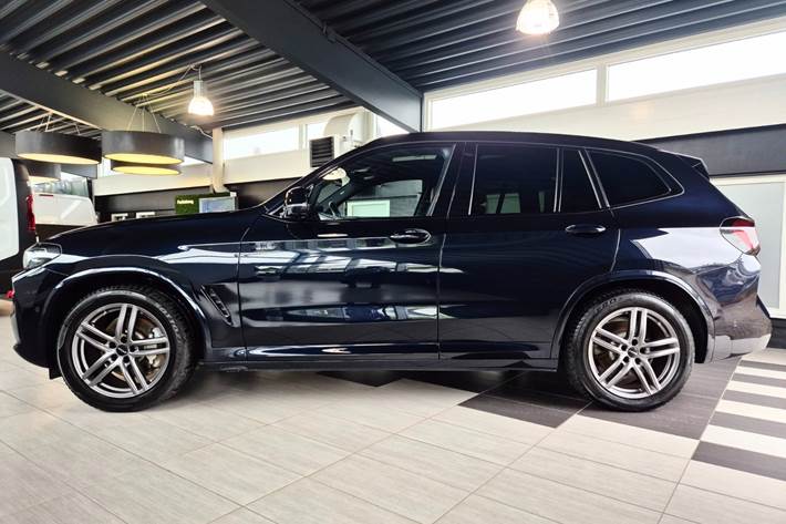 Blå BMW iX3 fra 2024