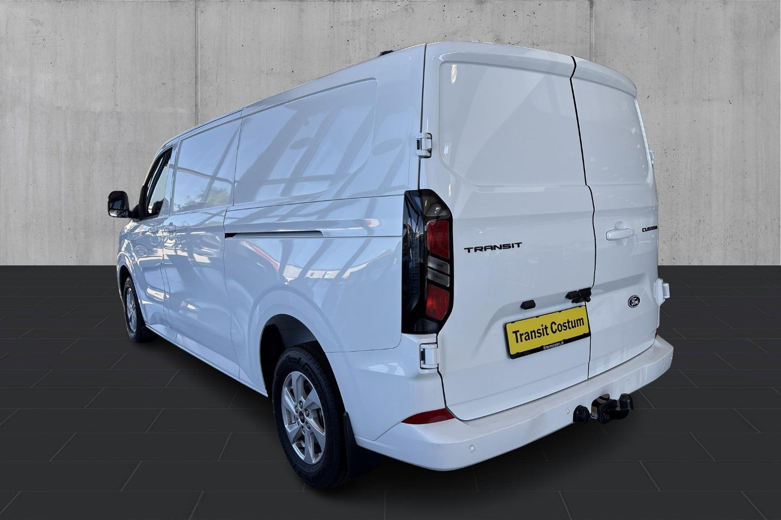 Grå Ford Transit Custom 320 L2 fra 2026