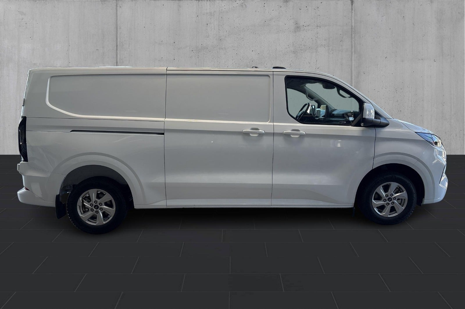 Grå Ford Transit Custom 320 L2 fra 2026