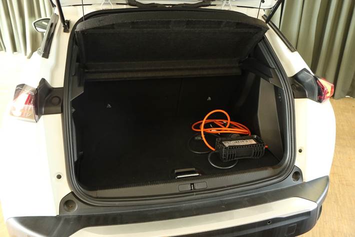 Grøn Peugeot e-2008 fra 2020