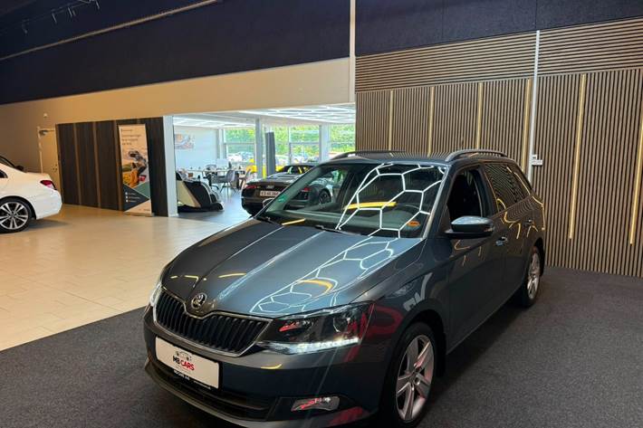 Grå Skoda Fabia fra 2018