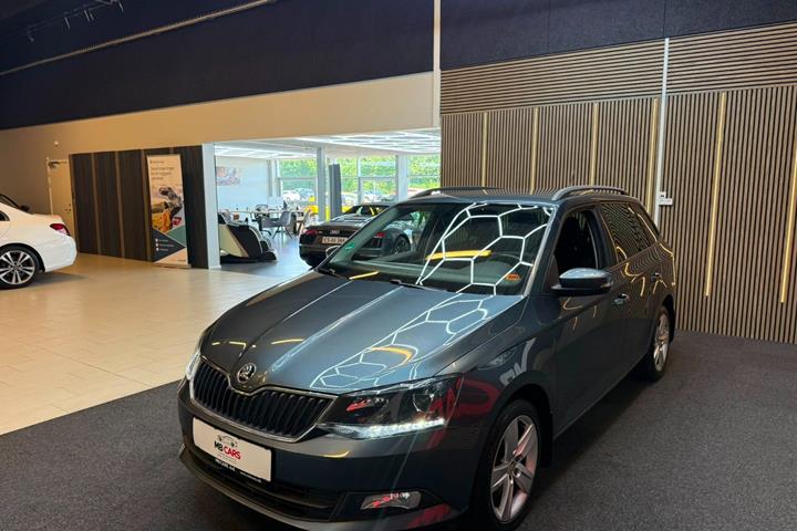 Grå Skoda Fabia fra 2018
