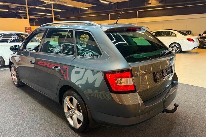 Grå Skoda Fabia fra 2018