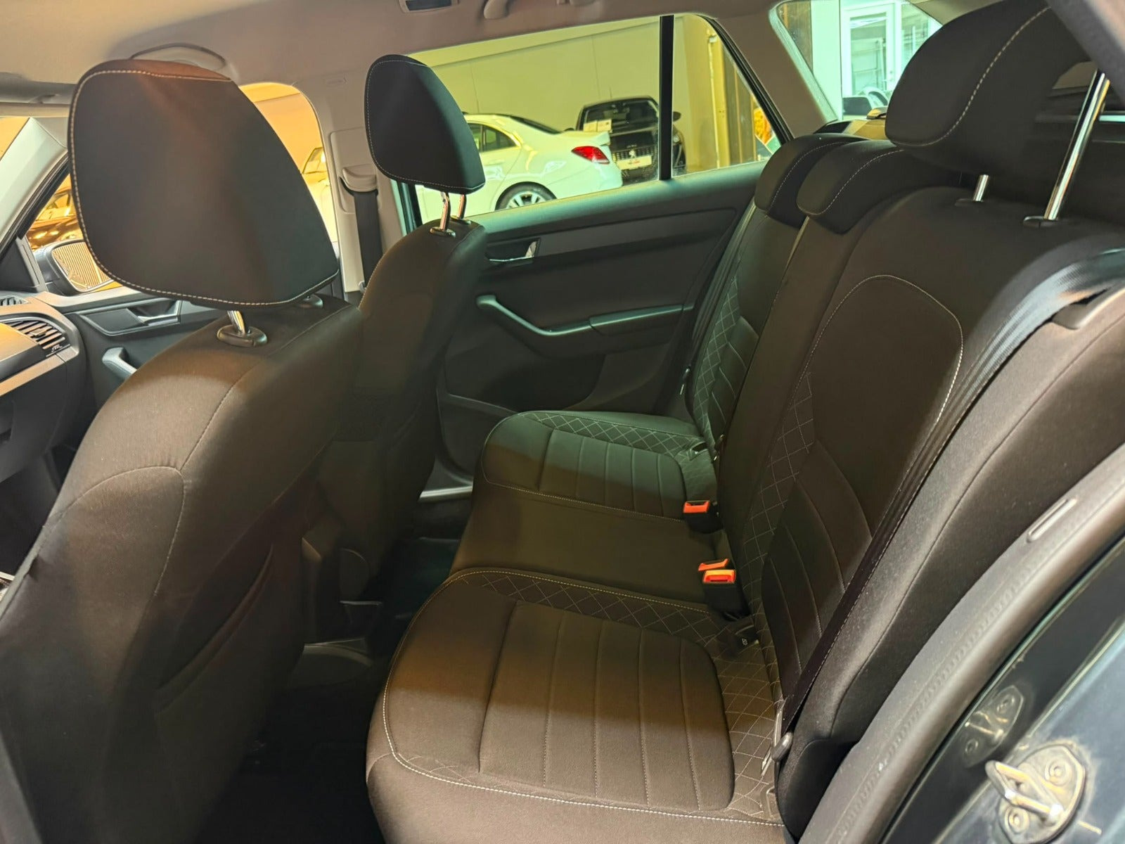 Grå Skoda Fabia fra 2018
