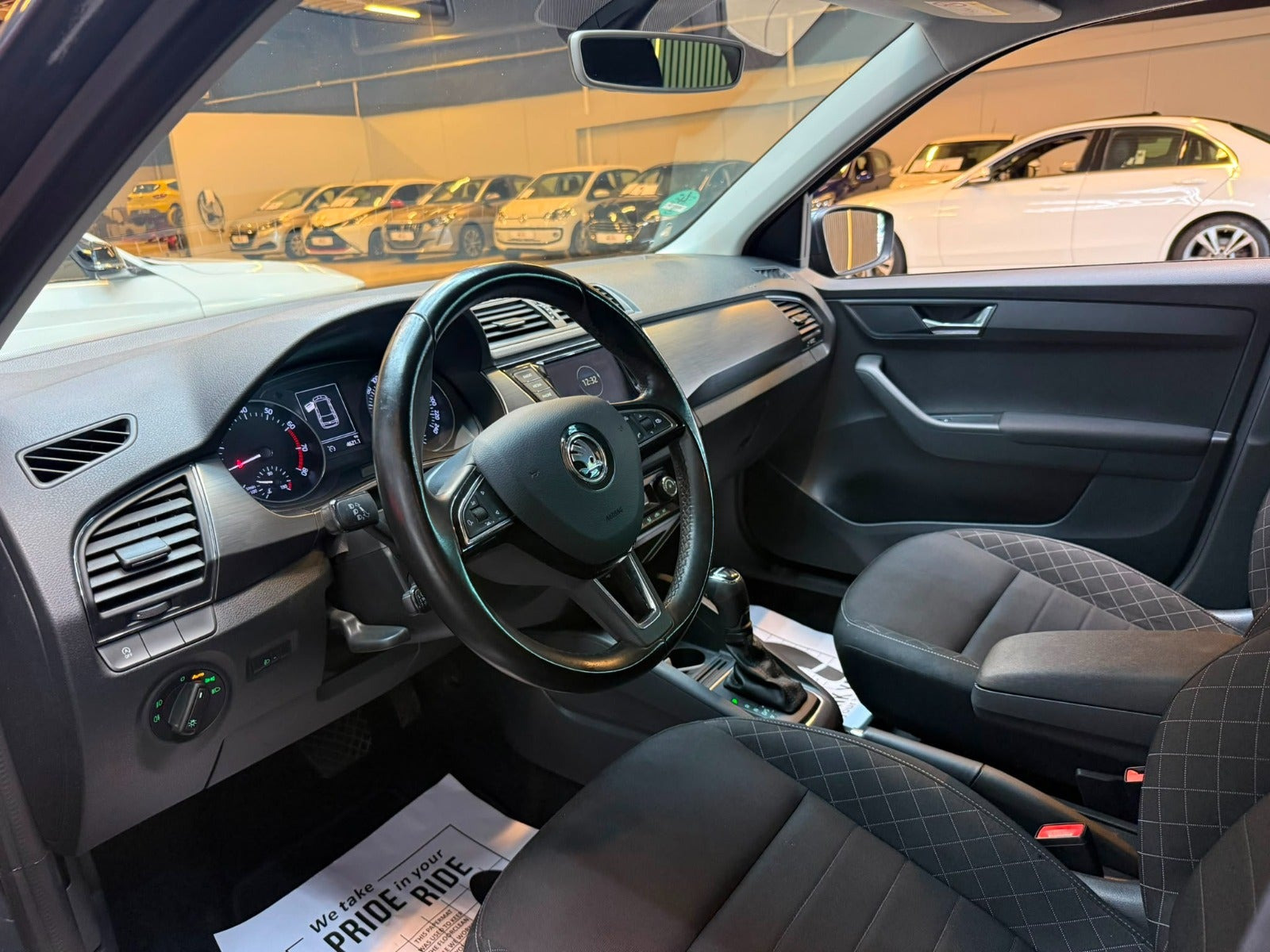 Grå Skoda Fabia fra 2018