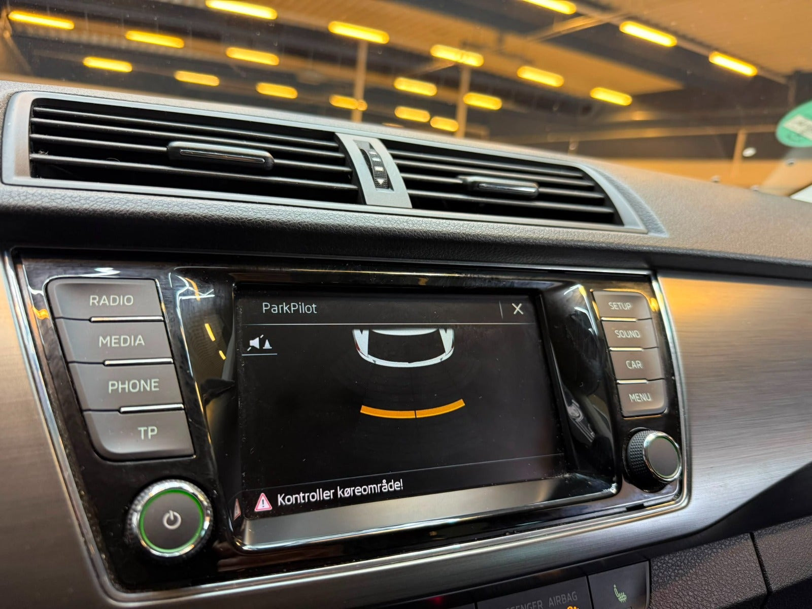Grå Skoda Fabia fra 2018
