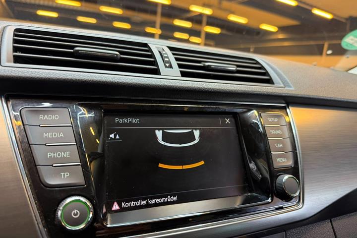 Grå Skoda Fabia fra 2018