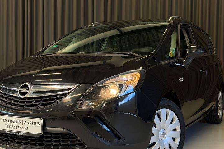 Sort Opel Zafira Tourer fra 2014