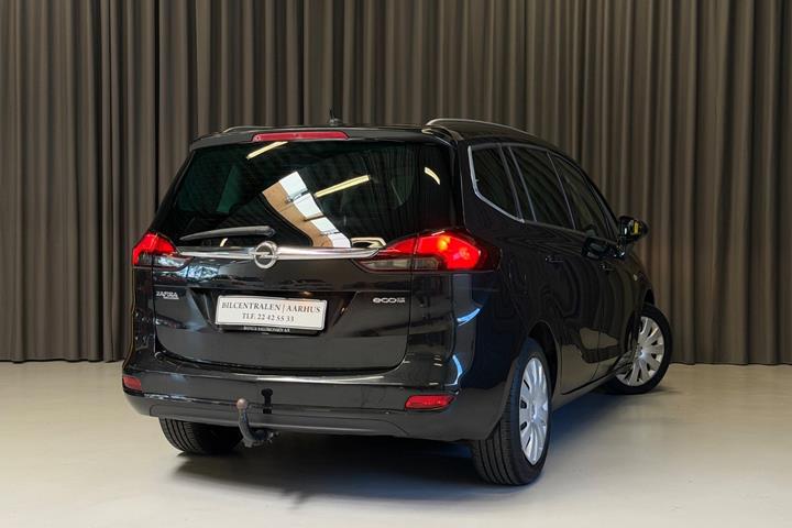 Sort Opel Zafira Tourer fra 2014