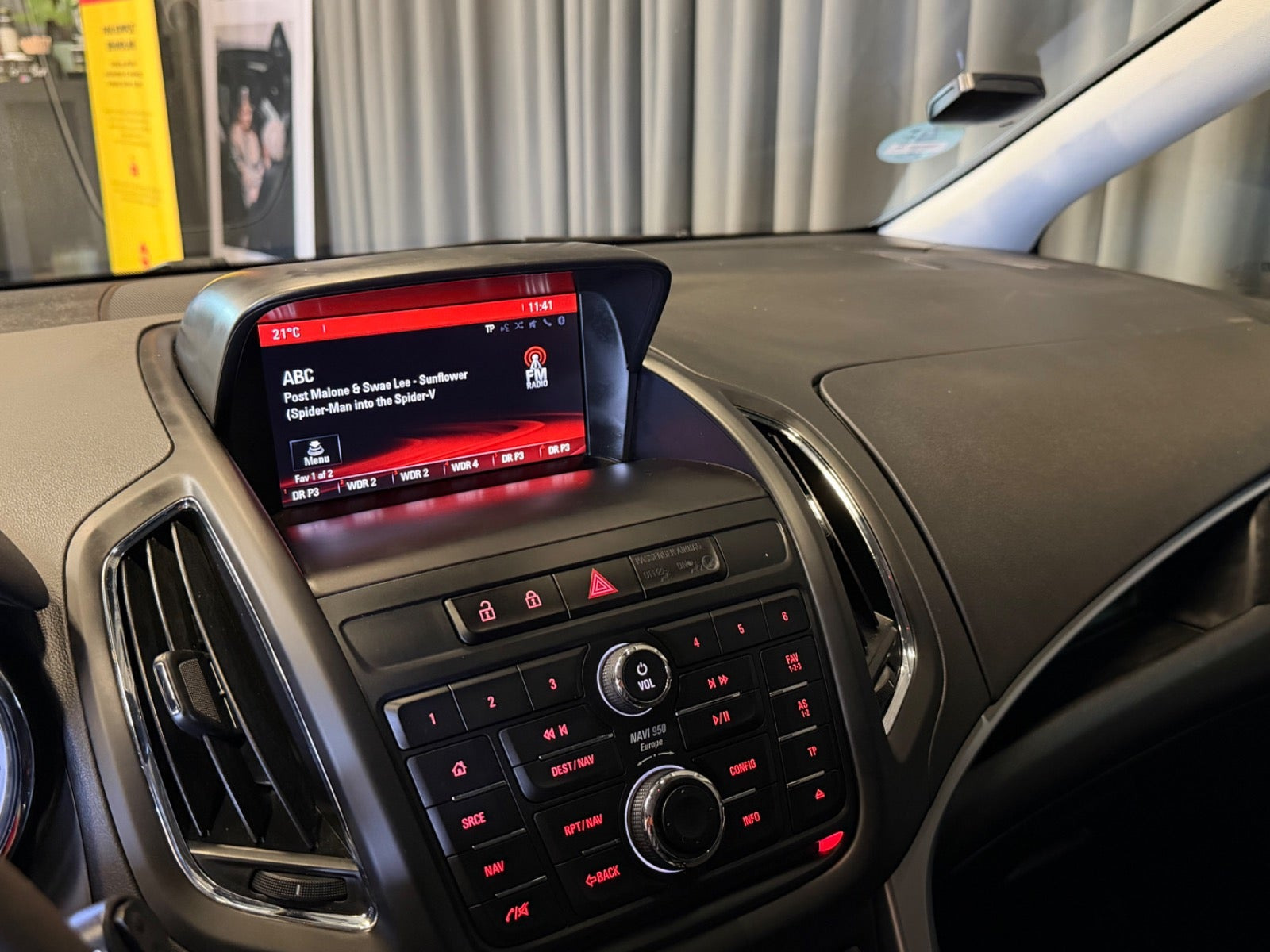 Sort Opel Zafira Tourer fra 2014