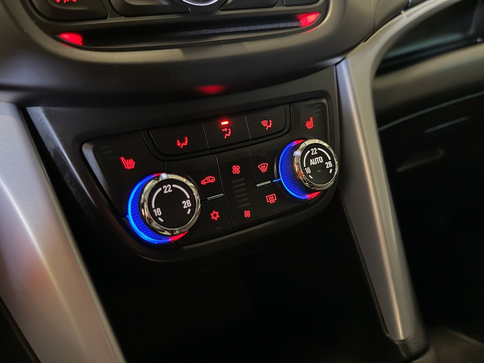 Sort Opel Zafira Tourer fra 2014