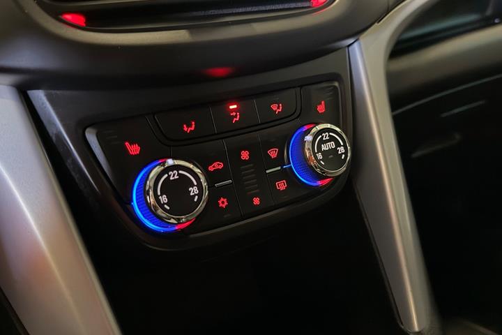 Sort Opel Zafira Tourer fra 2014