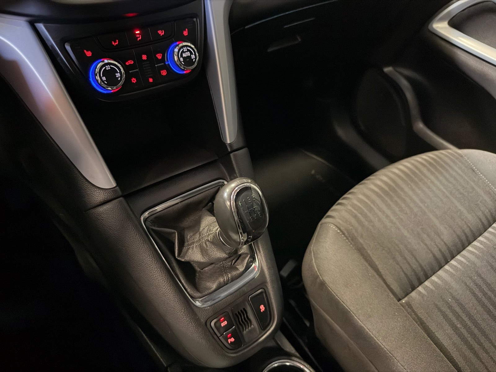 Sort Opel Zafira Tourer fra 2014