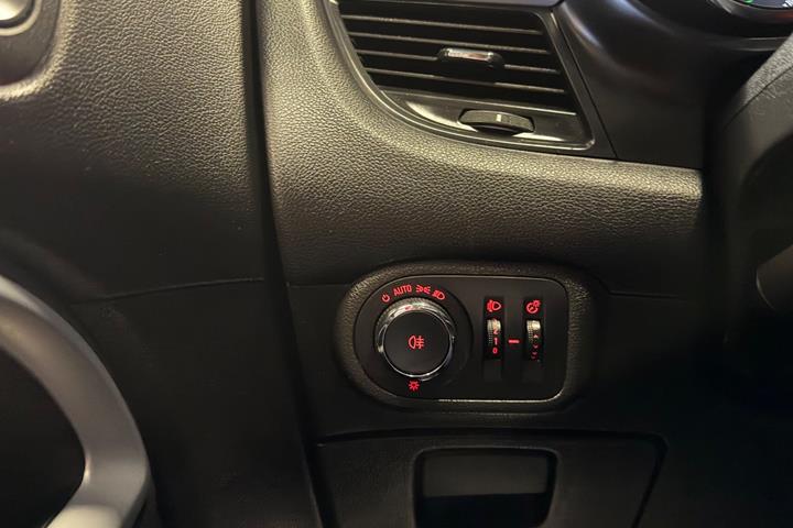Sort Opel Zafira Tourer fra 2014