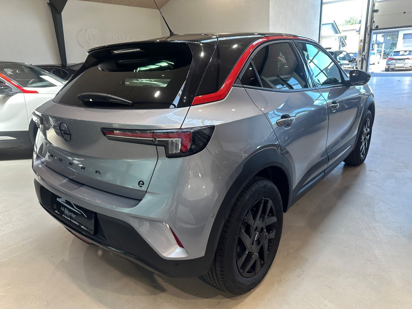Grå Opel Mokka-e fra 2024