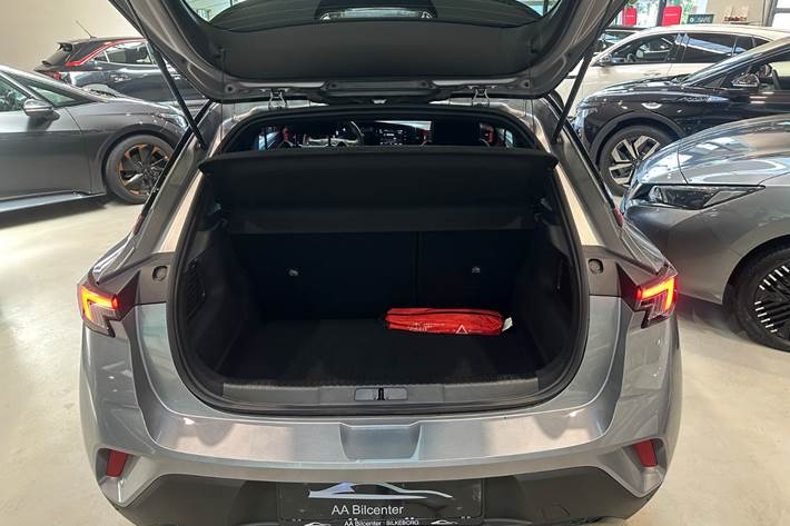 Grå Opel Mokka-e fra 2024