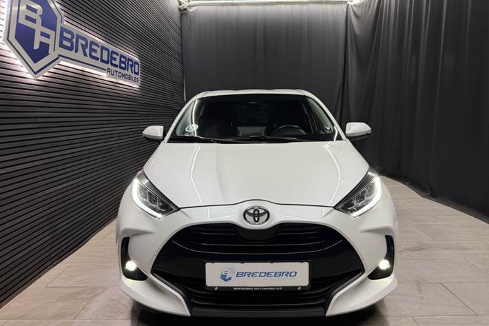Hvid Toyota Yaris fra 2021