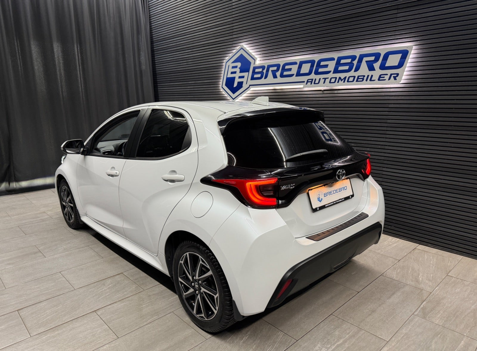 Hvid Toyota Yaris fra 2021