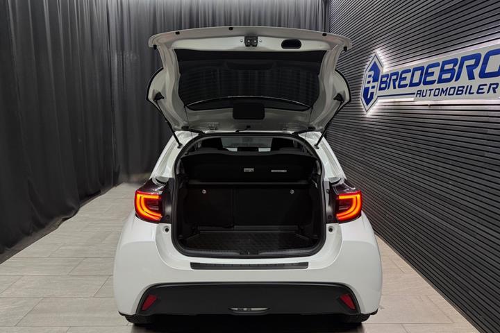 Hvid Toyota Yaris fra 2021