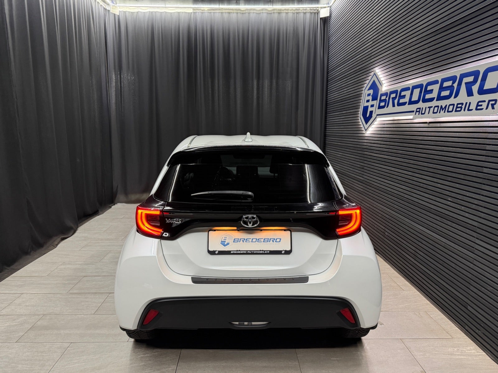 Hvid Toyota Yaris fra 2021