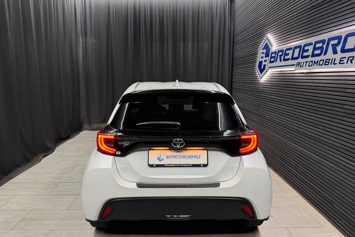 Hvid Toyota Yaris fra 2021