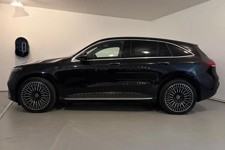 Sort Mercedes EQC400 fra 2021