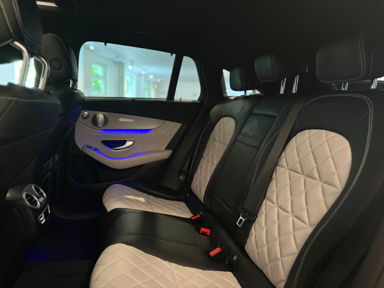 Sort Mercedes EQC400 fra 2021