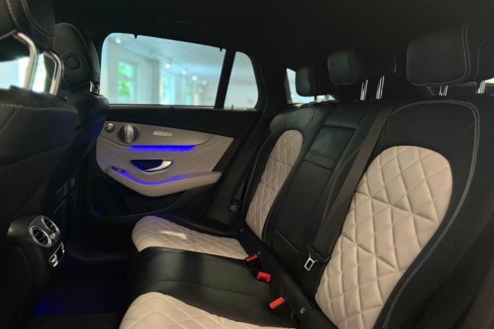 Sort Mercedes EQC400 fra 2021
