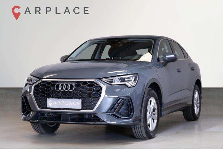 Grå Audi Q3 fra 2022 set udefra