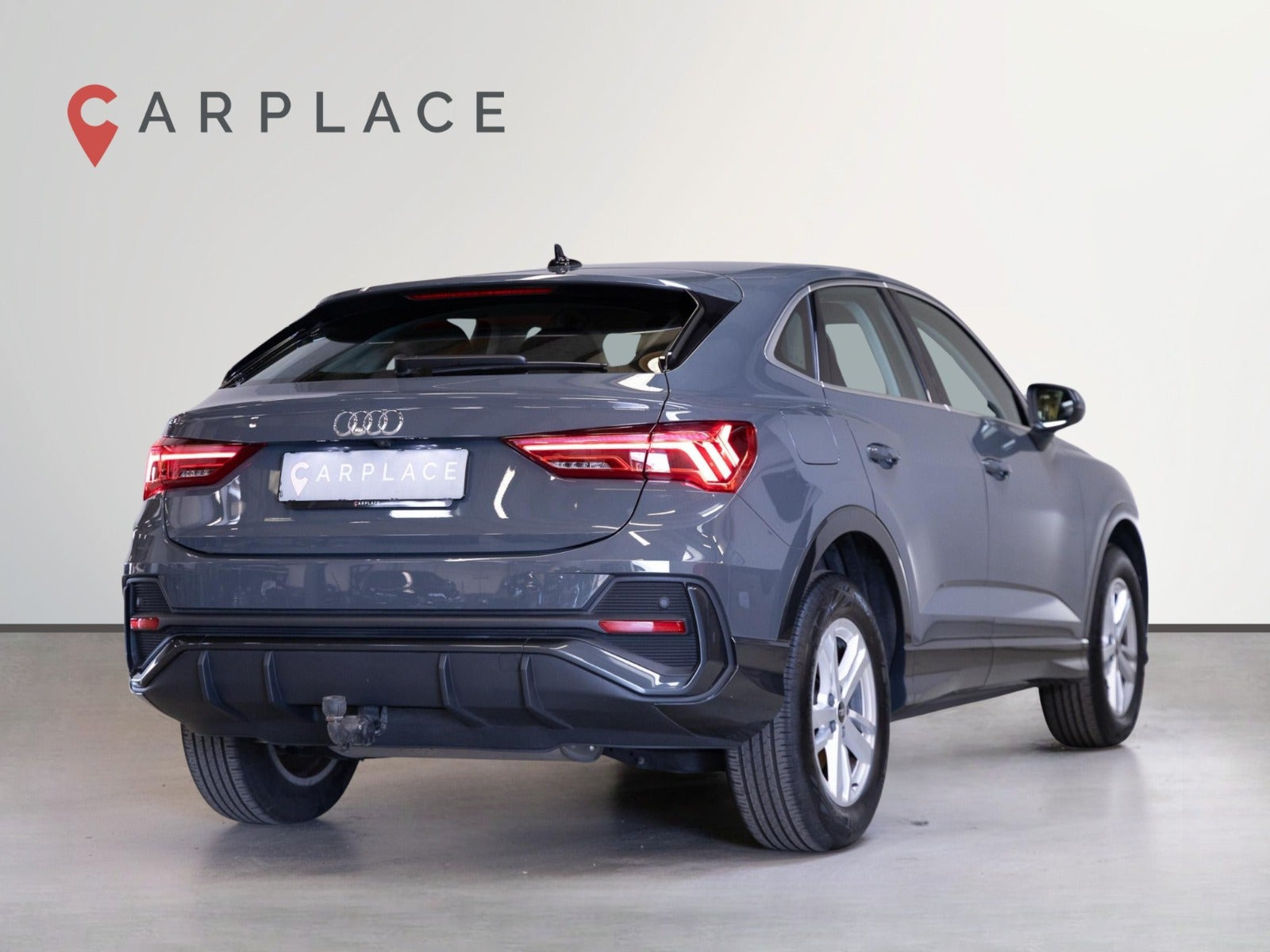 Grå Audi Q3 fra 2022