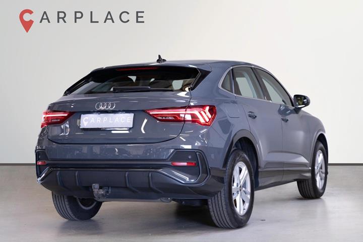 Grå Audi Q3 fra 2022