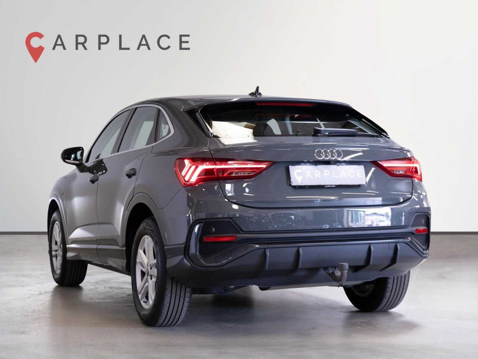 Grå Audi Q3 fra 2022