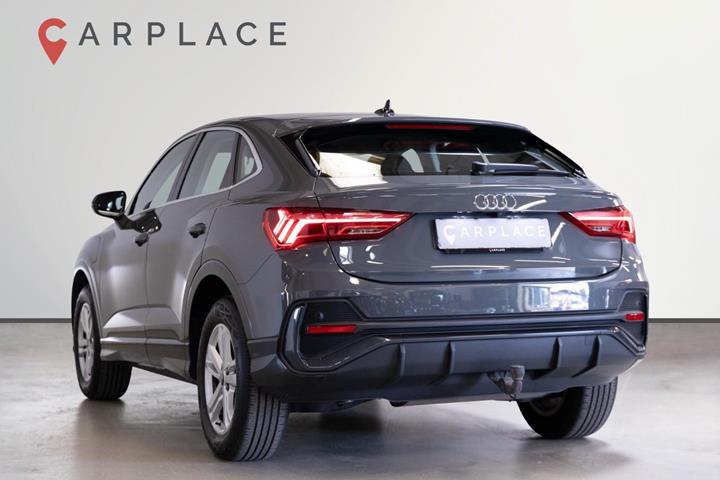 Grå Audi Q3 fra 2022