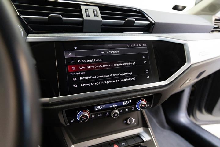 Grå Audi Q3 fra 2022