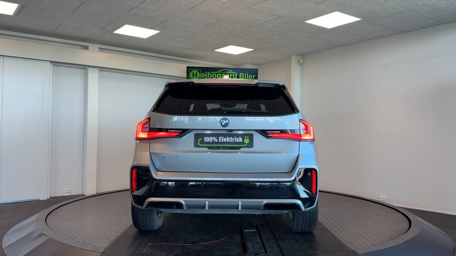 Sølv BMW iX1 fra 2024