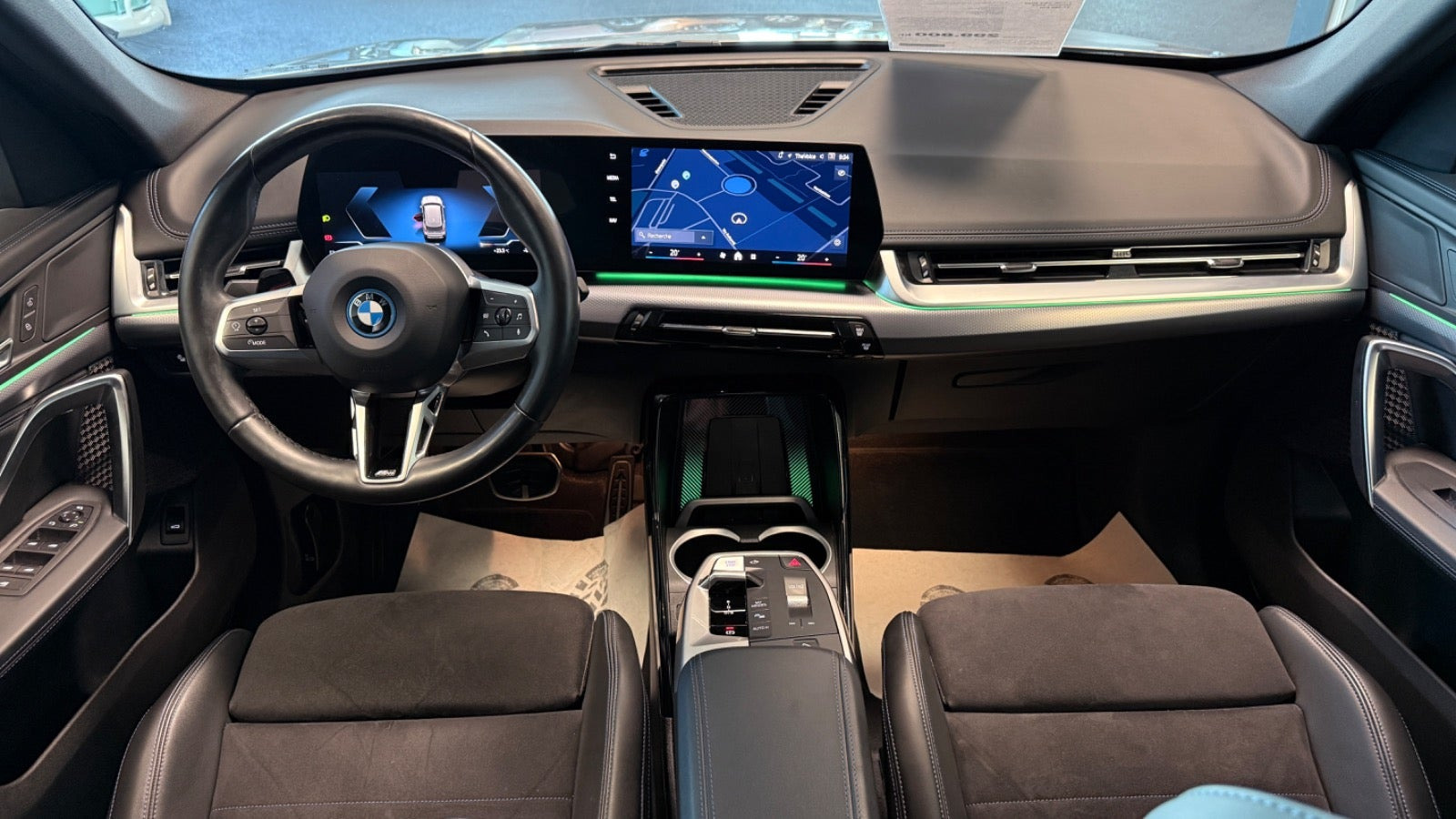 Sølv BMW iX1 fra 2024