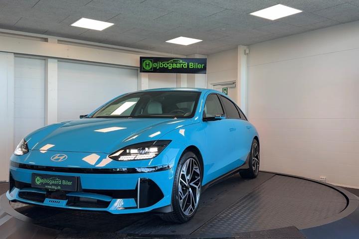 Blå Hyundai Ioniq 6 fra 2023 set udefra
