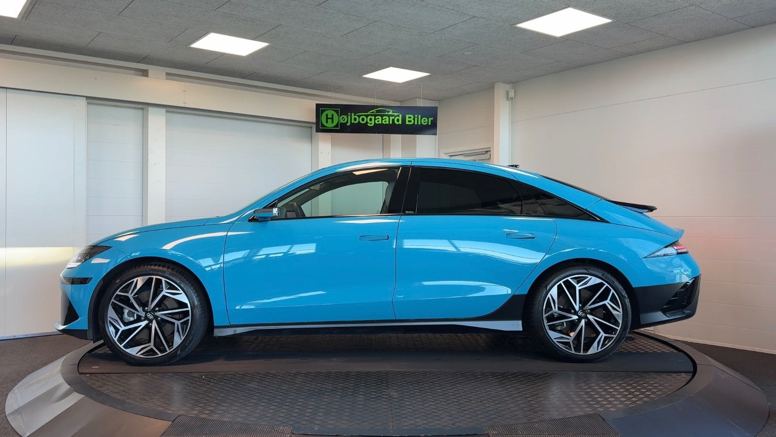 Blå Hyundai Ioniq 6 fra 2023