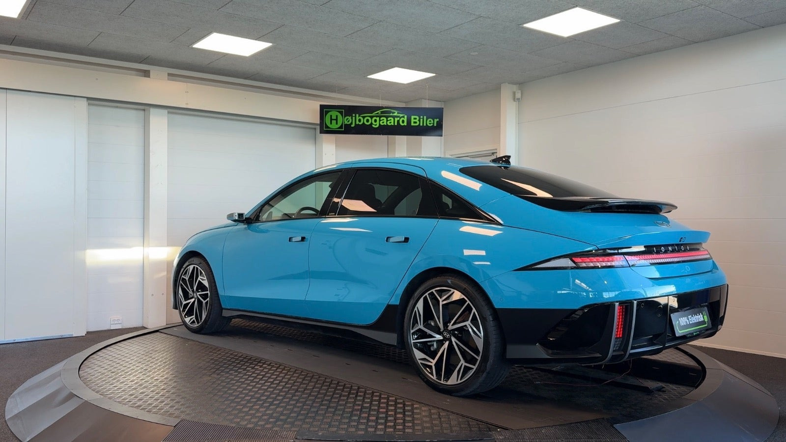 Blå Hyundai Ioniq 6 fra 2023