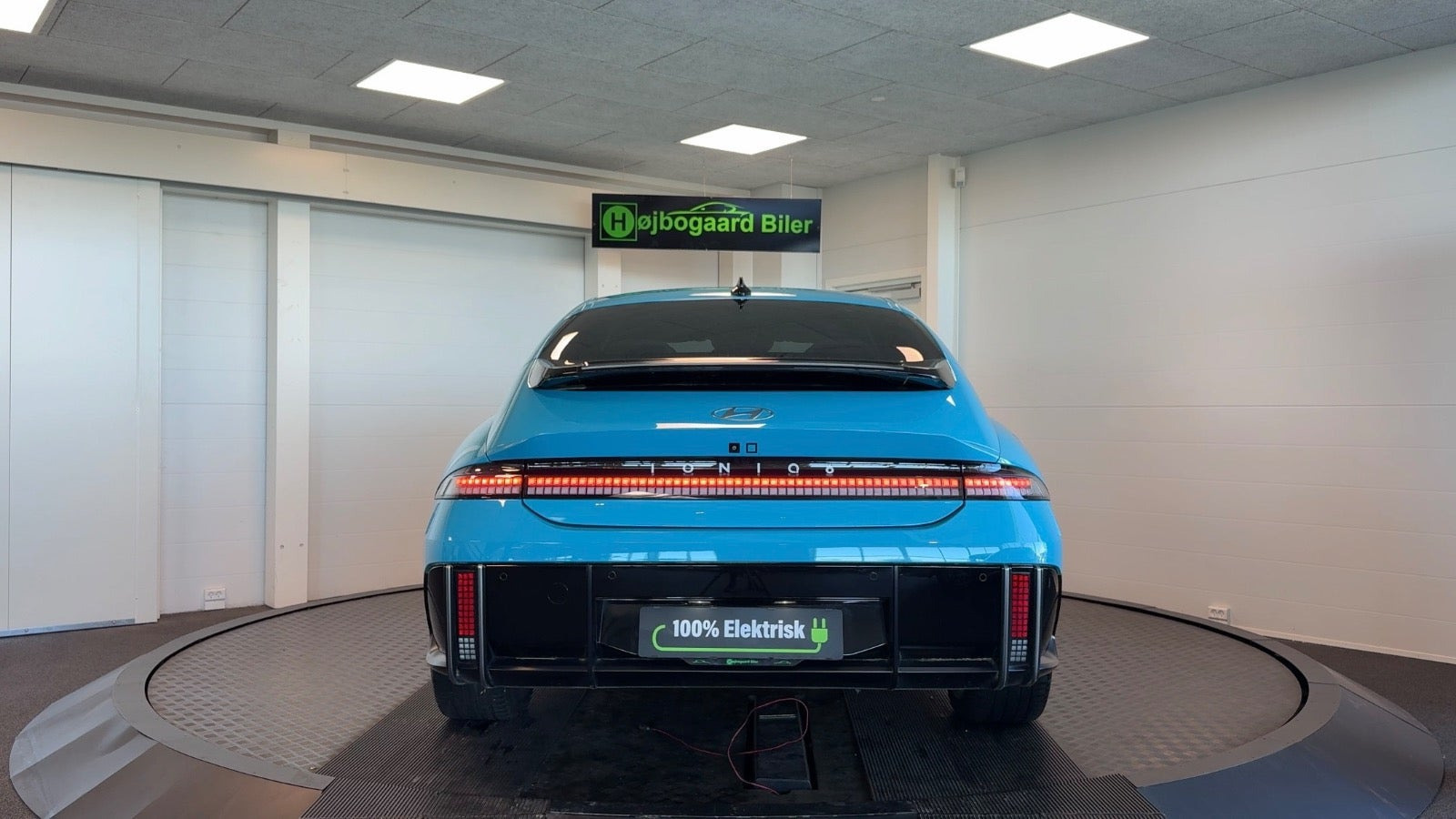 Blå Hyundai Ioniq 6 fra 2023