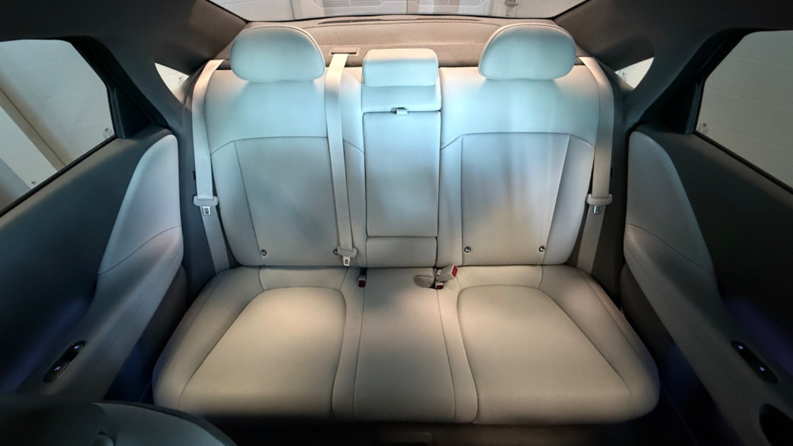 Blå Hyundai Ioniq 6 fra 2023