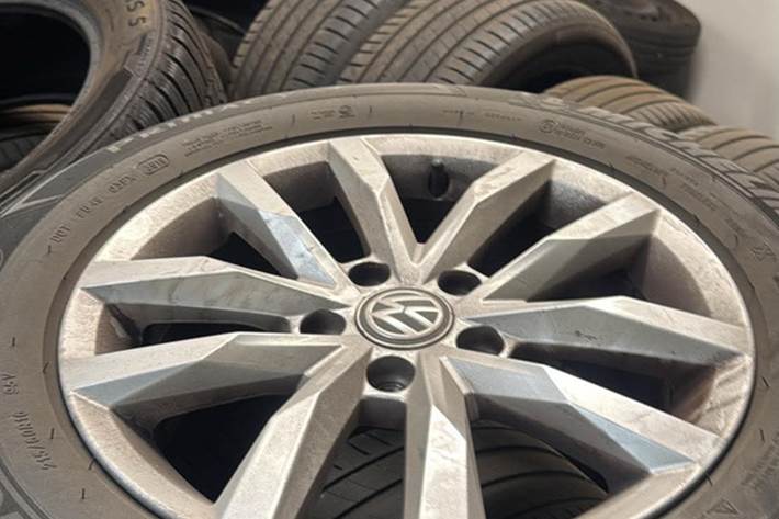 Grå VW Passat fra 2019