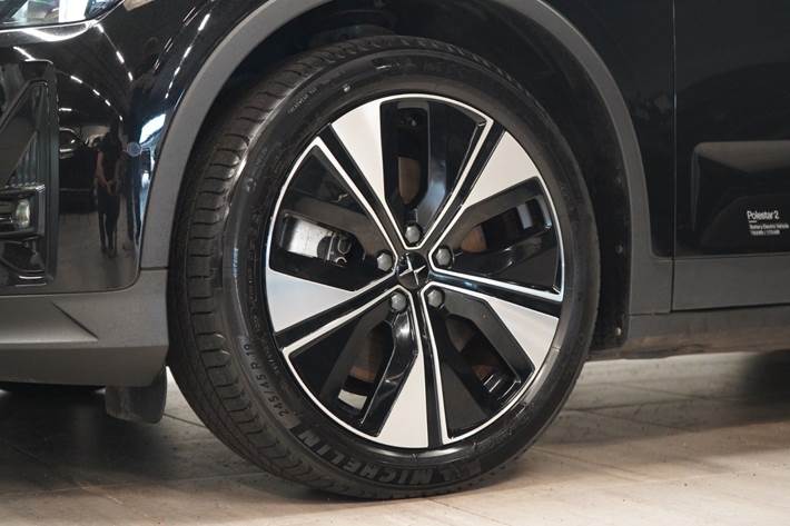 Sort Polestar 2 fra 2023