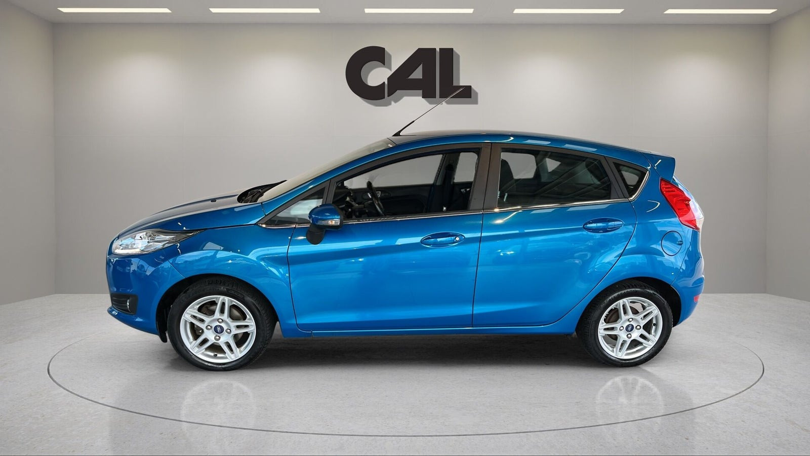 Blå Ford Fiesta fra 2014