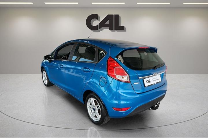 Blå Ford Fiesta fra 2014