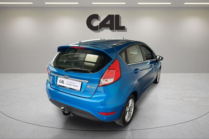 Blå Ford Fiesta fra 2014