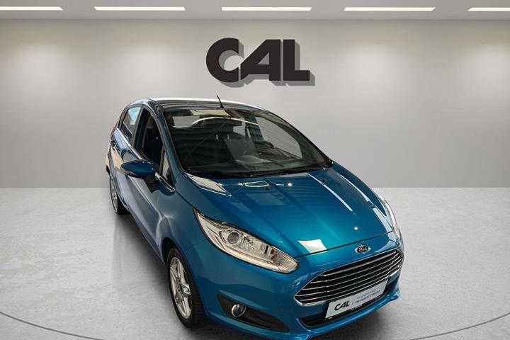 Blå Ford Fiesta fra 2014