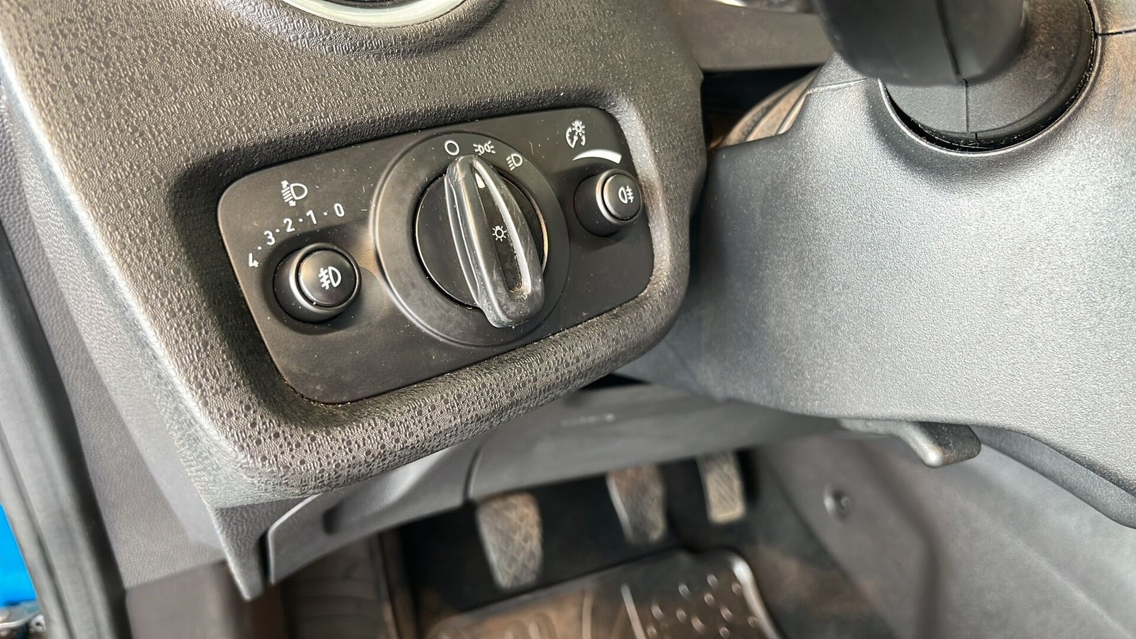 Blå Ford Fiesta fra 2014